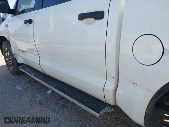 2011 Toyota Tundra z VIN 5TFEY5F18BX105276, wystawiony jako IAAI lot #41735082 z przebiegiem 221 992 mil mil oraz . Historia ofert i sprzedaży dostępna na DreamBid. Obrazek 20.