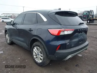 2021 Ford Escape SE z VIN 1FMCU9G63MUB17887, wystawiony jako IAAI lot #42005945 z przebiegiem 63 610 mil mil oraz . Historia ofert i sprzedaży dostępna na DreamBid. Obrazek 3.