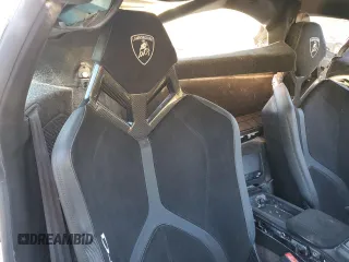 2022 Lamborghini Huracan z VIN ZHWUA6ZX5NLA19726, wystawiony jako Copart lot #75687334 z przebiegiem Nie podano mil oraz Nie do naprawy. Historia ofert i sprzedaży dostępna na DreamBid. Obrazek 10.