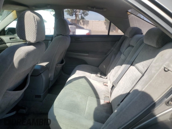 2004 Toyota Camry LE z VIN 4T1BE32K34U881717, wystawiony jako Copart lot #53731565 z przebiegiem Nie podano mil oraz Szkoda całkowita • Salvage title. Historia ofert i sprzedaży dostępna na DreamBid. Obrazek 10.