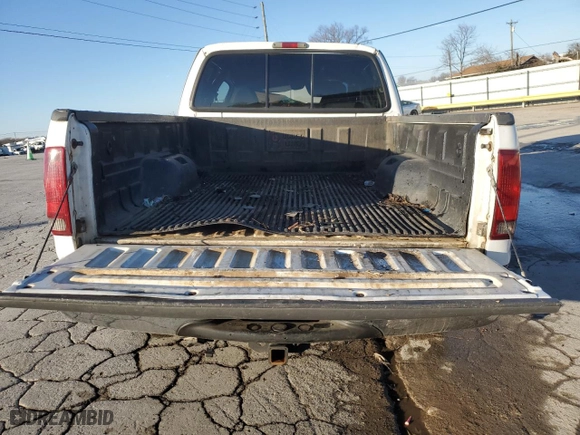 2001 Ford Super Duty F-250 XL with VIN 1FTNW21F81EA57358, listed as a Copart auction lot 47938815 with 493,228 mi miles and Salvage Title. Bid and sale history available at carsss.com. Image 6.