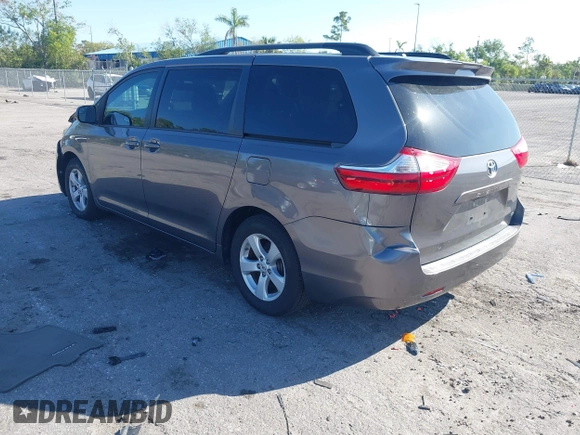2017 Toyota Sienna LE Auto Access Seat with VIN 5TDKZ3DC7HS781788, listed as a IAAI auction lot 41793638 with 65,529 mi miles. Bid and sale history available at carsss.com. Image 3.
