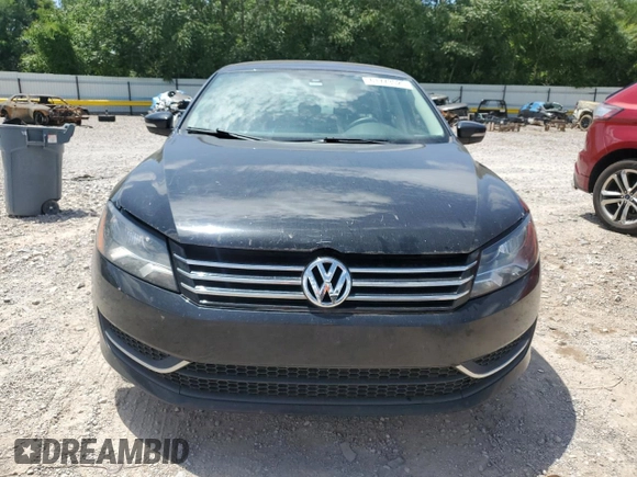 2014 Volkswagen Passat S with VIN 1VWAT7A31EC029703, listed as a Copart auction lot 61773525 with 131,787 mi miles and Clean title. Bid and sale history available at DreamBid. Image 5.