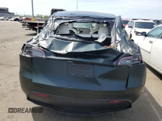 2024 Tesla Model Y z VIN 7SAYGDED4RF206585, wystawiony jako Copart lot #54161715 z przebiegiem 4 228 mil mil oraz Szkoda całkowita • Salvage title. Historia ofert i sprzedaży dostępna na DreamBid. Obrazek 6.