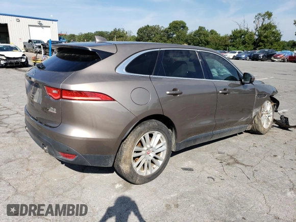 2017 Jaguar F-Pace 35t Prestige z VIN SADCK2BV6HA061682, wystawiony jako Copart lot #68542694 z przebiegiem 46 447 mil mil oraz Szkoda całkowita • Salvage title. Historia ofert i sprzedaży dostępna na DreamBid. Obrazek 3.