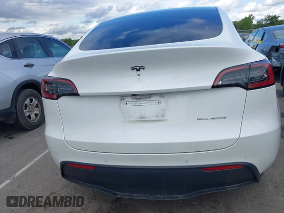 2022 Tesla Model Y Long Range z VIN 7SAYGDEE6NF419332, wystawiony jako IAAI lot #42020974 z przebiegiem 55 680 mil mil oraz . Historia ofert i sprzedaży dostępna na DreamBid. Obrazek 16.