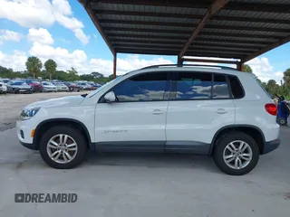2015 Volkswagen Tiguan S z VIN WVGAV7AX5FW566666, wystawiony jako IAAI lot #40416569 z przebiegiem 76 846 mil mil oraz . Historia ofert i sprzedaży dostępna na DreamBid. Obrazek 14.
