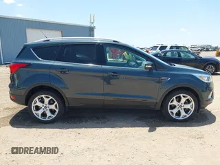 2019 Ford Escape Titanium с VIN 1FMCU9J92KUB56244, выставлен на аукционе IAAI как лот 42553011 с пробегом 37 201 миль миль и . История ставок и продаж доступна на DreamBid. Изображение 13.
