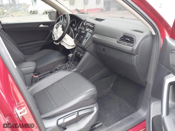 2020 Volkswagen Tiguan SE with VIN 3VV2B7AX2LM018722, listed as a IAAI auction lot 41802291 with 58,914 mi miles. Bid and sale history available at carsss.com. Image 5.