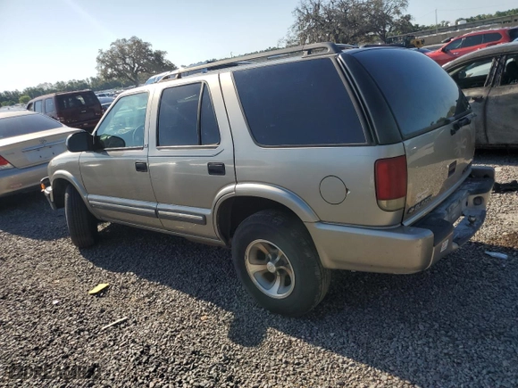 2000 Chevrolet Blazer LS with VIN 1GNCS13W7Y2376702, listed as a Copart auction lot 52489605 with 137,692 mi miles and Salvage Title. Bid and sale history available at carsss.com. Image 2.