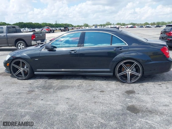 2012 Mercedes-Benz S-Class S 550 with VIN WDDNG9EB6CA432600, listed as a IAAI auction lot 41932873 with 98,117 mi miles. Bid and sale history available at carsss.com. Image 14.