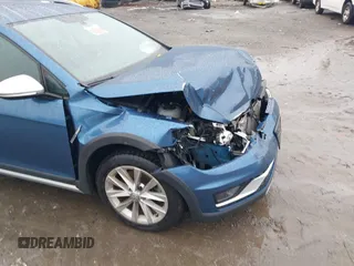 2018 Volkswagen Golf S z VIN 3VWH17AU9JM759994, wystawiony jako IAAI lot #41054231 z przebiegiem 42 651 mil mil oraz . Historia ofert i sprzedaży dostępna na DreamBid. Obrazek 6.
