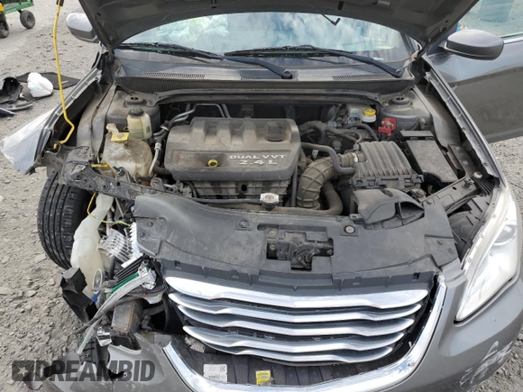 2012 Chrysler 200 Touring z VIN 1C3CCBBB1CN124689, wystawiony jako Copart lot #58743715 z przebiegiem 171 379 mil mil oraz Szkoda całkowita • Salvage title. Historia ofert i sprzedaży dostępna na DreamBid. Obrazek 11.