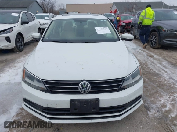 2015 Volkswagen Jetta Sedan 1.8T SE w/Connectivity with VIN 3VWD07AJXFM324240, listed as a IAAI auction lot 41558550 with 141,272 mi miles. Bid and sale history available at carsss.com. Image 12.