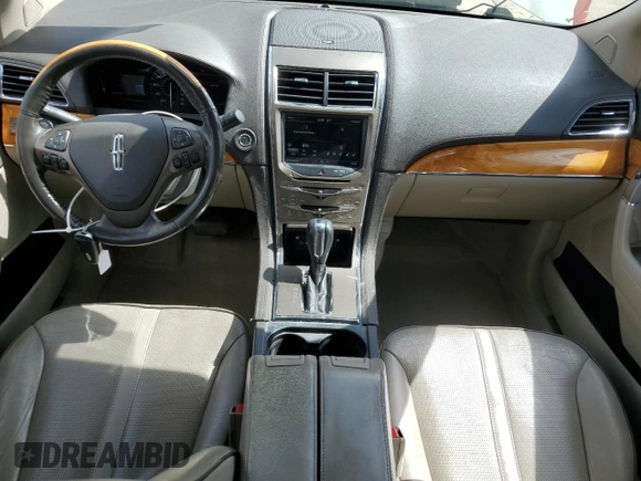 2011 Lincoln MKX z VIN 2LMDJ6JK9BBJ12766, wystawiony jako Copart lot #57494185 z przebiegiem 101 379 mil mil oraz Szkoda całkowita • Salvage title. Historia ofert i sprzedaży dostępna na DreamBid. Obrazek 8.