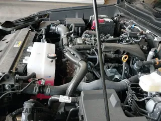 2025 Toyota Tacoma TRD Off Road z VIN 3TMLB5JNXSM148347, wystawiony jako IAAI lot #42923777 z przebiegiem 3 022 mil mil oraz . Historia ofert i sprzedaży dostępna na DreamBid. Obrazek 20.