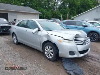 2011 Toyota Camry LE z VIN 4T1BF3EK6BU671814, wystawiony jako IAAI lot #42367753 z przebiegiem 182 728 mil mil oraz . Historia ofert i sprzedaży dostępna na DreamBid. Obrazek 1.