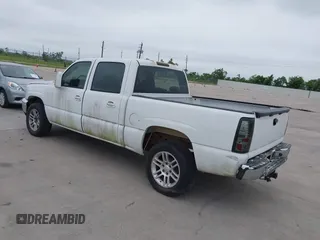 2005 Chevrolet Silverado 1500 LS z VIN 2GCEC13TX51264590, wystawiony jako IAAI lot #42333287 z przebiegiem 179 230 mil mil oraz . Historia ofert i sprzedaży dostępna na DreamBid. Obrazek 3.