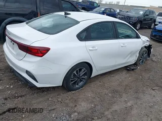2023 Kia Forte LXS z VIN 3KPF24AD9PE657457, wystawiony jako IAAI lot #42242569 z przebiegiem 11 250 mil mil oraz . Historia ofert i sprzedaży dostępna na DreamBid. Obrazek 4.