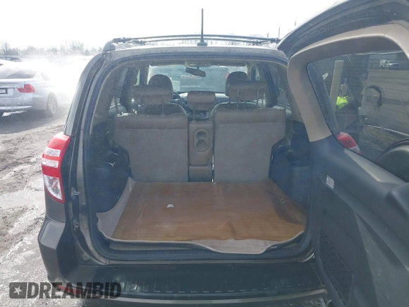 2009 Toyota RAV4 z VIN 2T3ZF31VX9W007161, wystawiony jako IAAI lot #41360511 z przebiegiem 79 216 mil mil oraz . Historia ofert i sprzedaży dostępna na DreamBid. Obrazek 8.