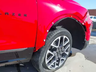 2023 Chevrolet Blazer RS z VIN 3GNKBERS5PS199772, wystawiony jako IAAI lot #41956515 z przebiegiem 42 291 mil mil oraz . Historia ofert i sprzedaży dostępna na DreamBid. Obrazek 20.