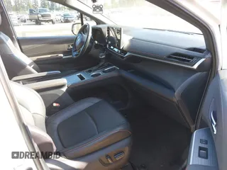2021 Toyota Sienna XSE with VIN 5TDXRKEC9MS004991, listed as a IAAI auction lot 42177236 with 123,736 mi miles and . Bid and sale history available at DreamBid. Image 5.
