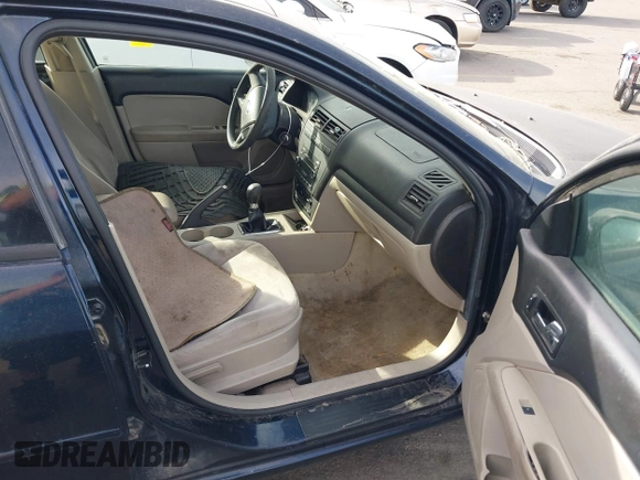 2008 Ford Fusion S with VIN 3FAHP06ZX8R270083, listed as a IAAI auction lot 42086056 with 174,031 mi miles. Bid and sale history available at carsss.com. Image 5.