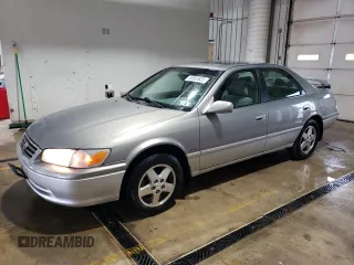 2001 Toyota Camry CE z VIN JT2BG22K410558183, wystawiony jako Copart lot #55600625 z przebiegiem 69 689 mil mil oraz Szkoda całkowita • Salvage title. Historia ofert i sprzedaży dostępna na DreamBid. Obrazek 1.