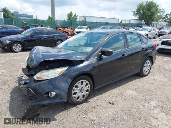 2012 Ford Focus SE z VIN 1FAHP3F26CL157551, wystawiony jako IAAI lot #42697232 z przebiegiem 135 024 mil mil oraz . Historia ofert i sprzedaży dostępna na DreamBid. Obrazek 2.