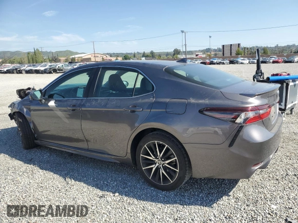 2022 Toyota Camry SE with VIN 4T1G11AK4NU684242, listed as a Copart auction lot 52461515 with 53,933 mi miles and Salvage Title. Bid and sale history available at DreamBid. Image 2.