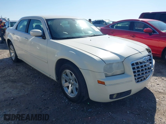 2007 Chrysler 300 Touring z VIN 2C3KA53G17H715729, wystawiony jako IAAI lot #41999282 z przebiegiem 130 444 mil mil oraz . Historia ofert i sprzedaży dostępna na DreamBid. Obrazek 1.