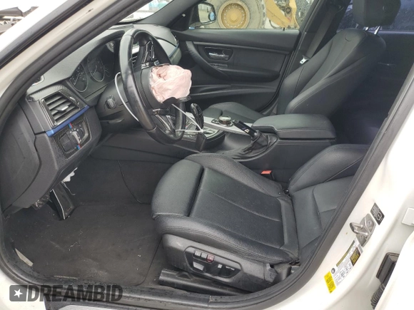 2013 BMW 3 Series 328i с VIN WBA3C1C5XDF440003, выставлен на аукционе Copart как лот 48165335 с пробегом 129 354 миль миль и Списание • Salvage title. История ставок и продаж доступна на DreamBid. Изображение 7.