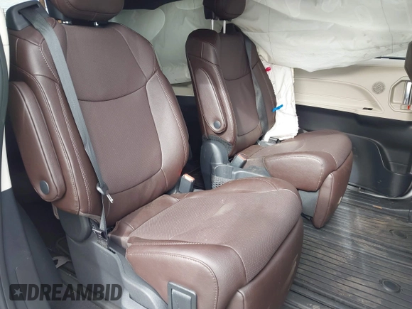 2024 Toyota Sienna Platinum z VIN 5TDESKFC4RS119032, wystawiony jako IAAI lot #41068384 z przebiegiem 10 497 mil mil oraz . Historia ofert i sprzedaży dostępna na DreamBid. Obrazek 8.