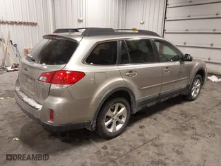 2014 Subaru Outback 2.5i Limited with VIN 4S4BRCLC3E3284330, listed as a IAAI auction lot 41631584 with 197,495 mi miles. Bid and sale history available at carsss.com. Image 4.