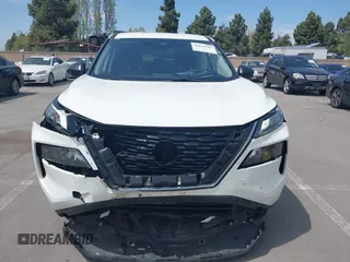 2021 Nissan Rogue S z VIN JN8AT3AA0MW011687, wystawiony jako IAAI lot #42034547 z przebiegiem 50 989 mil mil oraz . Historia ofert i sprzedaży dostępna na DreamBid. Obrazek 12.