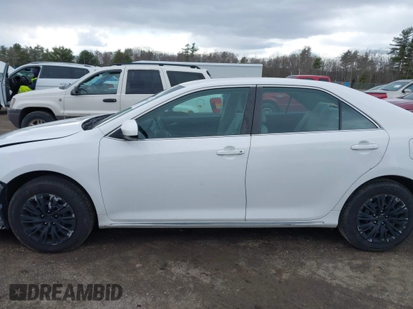 2013 Toyota Camry L with VIN 4T1BF1FK0DU270720, listed as a IAAI auction lot 41977020 with 182,058 mi miles. Bid and sale history available at carsss.com. Image 14.