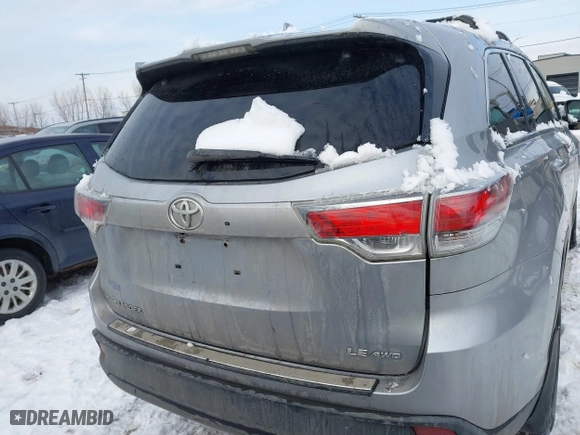 2015 Toyota Highlander LE with VIN 5TDBKRFH7FS153176, listed as a IAAI auction lot 41356261 with 119,502 mi miles. Bid and sale history available at carsss.com. Image 16.