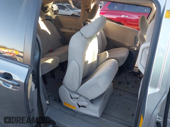 2011 Toyota Sienna LE AAS with VIN 5TDKK3DC2BS070656, listed as a IAAI auction lot 41034261 with 259,239 mi miles. Bid and sale history available at carsss.com. Image 8.