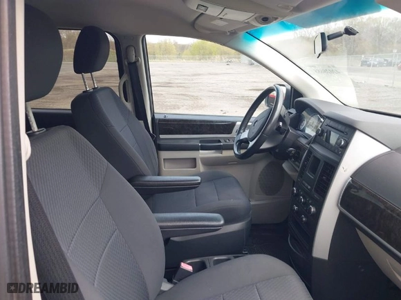 2010 Dodge Grand Caravan SXT with VIN 2D4RN5D11AR201781, listed as a IAAI auction lot 42028688 with 147,563 mi miles. Bid and sale history available at carsss.com. Image 5.