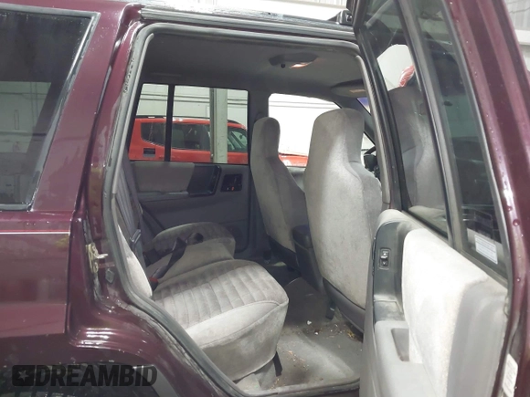 1995 Jeep Grand Cherokee Laredo with VIN 1J4GZ58S2SC679918, listed as a IAAI auction lot 41840415 with 261,434 mi miles. Bid and sale history available at carsss.com. Image 8.