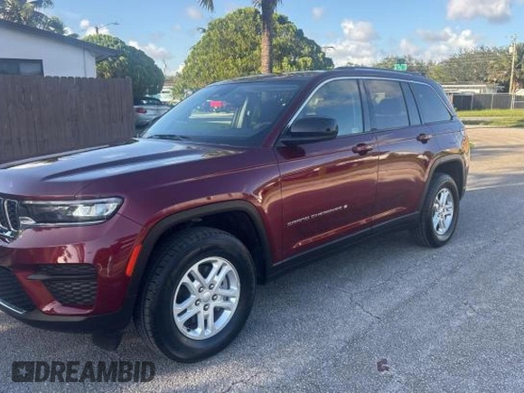 2024 Jeep Grand Cherokee Laredo X z VIN 1C4RJGAG6RC707897, wystawiony jako Copart lot #61268955 z przebiegiem 50 611 mil mil oraz Czysty tytuł • Clean title. Historia ofert i sprzedaży dostępna na DreamBid. Obrazek 2.