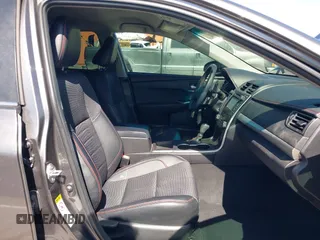 2015 Toyota Camry XLE z VIN 4T1BF1FK8FU979706, wystawiony jako IAAI lot #42298995 z przebiegiem 95 553 mil mil oraz . Historia ofert i sprzedaży dostępna na DreamBid. Obrazek 5.