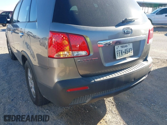 2013 Kia Sorento LX with VIN 5XYKTDA20DG346430, listed as a IAAI auction lot 41325629 with 166,263 mi miles. Bid and sale history available at carsss.com. Image 6.