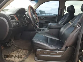 2010 GMC Yukon SLT with VIN 1GKMCCE35AR213217, listed as a Copart auction lot 46132185 with 275,571 mi miles and Salvage Title. Bid and sale history available at carsss.com. Image 7.