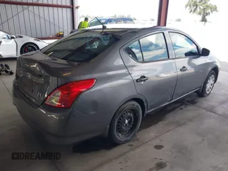 2016 Nissan Versa S z VIN 3N1CN7AP4GL902783, wystawiony jako IAAI lot #42128197 z przebiegiem 116 847 mil mil oraz . Historia ofert i sprzedaży dostępna na DreamBid. Obrazek 4.
