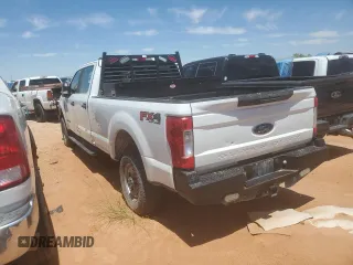 2018 Ford F-350 XL with VIN 1FT8W3BT5JEB89050, listed as a Copart auction lot 54020355 with 150,621 mi miles and Clean Title. Bid and sale history available at DreamBid. Image 2.