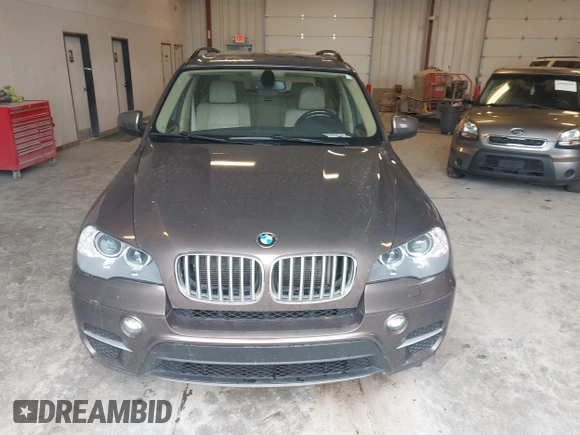 2013 BMW X5 xDrive35i z VIN 5UXZV4C54D0B21144, wystawiony jako IAAI lot #42304165 z przebiegiem 164 673 mil mil oraz . Historia ofert i sprzedaży dostępna na DreamBid. Obrazek 12.
