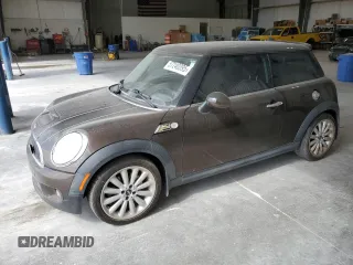 2010 MINI Hardtop S с VIN WMWMF7C51ATX45076, выставлен на аукционе Copart как лот 57240395 с пробегом 81 901 миль миль и Чистый • Clean title. История ставок и продаж доступна на DreamBid. Изображение 1.