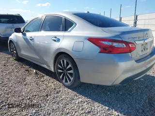 2017 Nissan Altima SL z VIN 1N4AL3AP7HC145805, wystawiony jako IAAI lot #41391734 z przebiegiem 121 753 mil mil oraz . Historia ofert i sprzedaży dostępna na DreamBid. Obrazek 3.