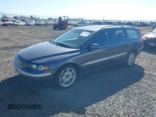 2004 Volvo V70 with VIN YV1SW59V042365432, listed as a IAAI auction lot 42042426 with 211,469 mi miles. Bid and sale history available at carsss.com. Image 2.
